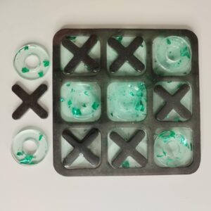 Tic-Tac-Toe vert translucide en résine époxy - vue de dessus