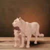 Figurines de puma et de son petit en résine à l'échelle 1/24, non peintes, détails réalistes, parfaites pour les collections et la décoration.