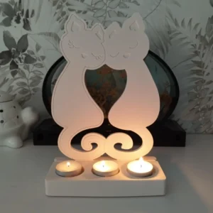 Bougeoir en Jesmonite de 28 cm de haut et 18 cm de large, design moderne avec deux chats pour une décoration intérieure raffinée.