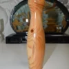 Vase soliflore en bois tourné de 15 cm de haut, finition brillante.