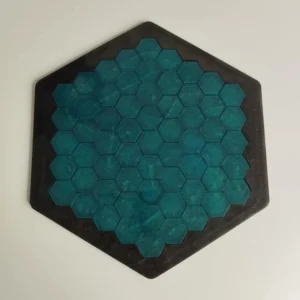 Casse-tête en résine époxy avec 12 formes à insérer dans un hexagone de 9.5 cm de côté, parfait pour les amateurs de puzzles.