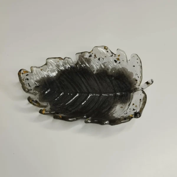 Vide-poche en forme de fleur avec couleurs noires et transparentes, parfait pour ranger des petits objets.