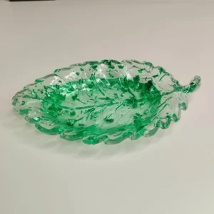 Vide-poche en forme de feuille avec couleurs noires et transparentes, parfait pour ranger des petits objets.