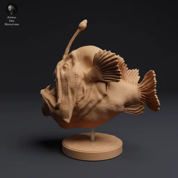 Figurine détaillée d'une baudroie à bosse à taille réelle, capturant fidèlement les caractéristiques physiques de l'animal. Idéale pour les collectionneurs, les amateurs de modèles réduits et les artistes cherchant à créer des dioramas réalistes.