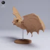 Gros plan sur les veines texturées des ailes déployées d'une miniature d'animal nocturne réaliste, idéale pour mettre en valeur les techniques de brossage à sec.