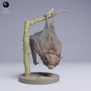 Figurine détaillée d'une chauve-souris suspendue à une branche, 8.5 cm de haut, 4 cm de long, à peindre pour modélisme.