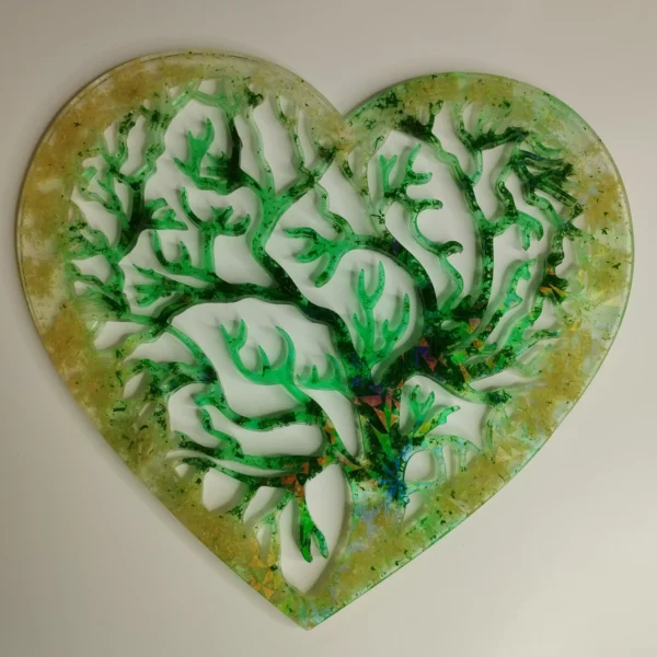 Décoration cœur résine époxy arbre de vie, effet holographique, idéale pour ambiance artistique et lumineuse.