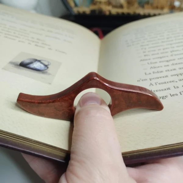 Bague de lecture en forme de vague couleur bronze, parfaite pour les amateurs de lecture.