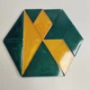 Casse-tête en résine époxy avec 10 formes triangulaires à insérer dans un hexagone de 8 cm de côté, parfait pour les amateurs de puzzles.