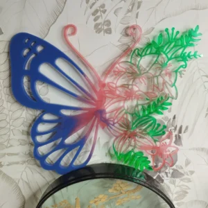 Décoration murale papillon résine époxy, 38x31 cm, idéale pour ambiance artistique et colorée.