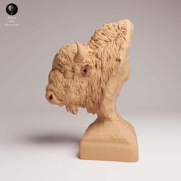 Gros plan sur les finitions lisses du socle rectangulaire et le modelé de la sculpture réaliste pour diorama western, prélude idéal avant de poser les premières couleurs.