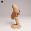maquette-chouette-realiste-details Gros plan sur la tête et les ailes de la maquette animalière échelle 1/6, révélant la texture lisse et l'expression sereine de la chouette, prête à recevoir ses premières couleurs.