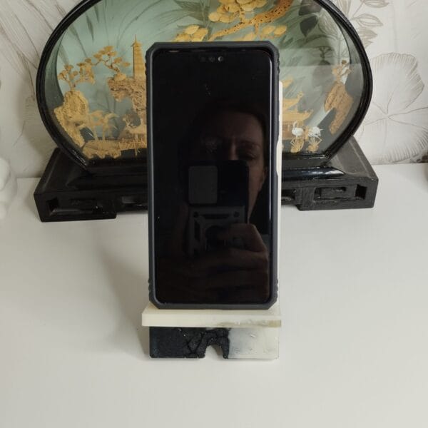 Accessoire design en résine époxy pour téléphone, finition brillante