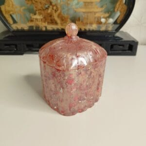 Boîte cœur en résine époxy rose nacré et paillettes rouges, élégante et décorative