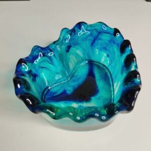 Vide-poche design moderne en résine époxy, forme arrondie et sculptée