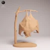 details-ailes-fourrure-chauve-souris Gros plan sur les veines délicates des ailes et la fourrure minutieusement sculptée de cette chauve-souris africaine de collection.