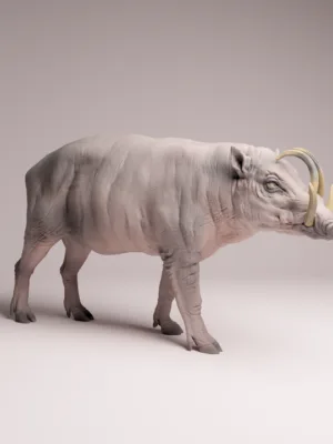 figurine-sanglier-babirusa-resine-diorama Figurine d'un sanglier babirusa en résine grise posée sur un établi, prête à être peinte pour un diorama exotique.