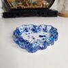 vide-poche-coeur-resine-bleu-saphir Magnifique vide-poche en forme de cœur en résine transparente avec des éclats métalliques bleu saphir.
