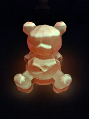 ourson-phosphorescent-design-nuit Sculpture d'ourson phosphorescent brillant d'une lueur rose dans le noir.