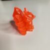 figurine-kitsune-phosphorescente-profil Figurine Kitsune phosphorescente en résine orange vif vue de profil.