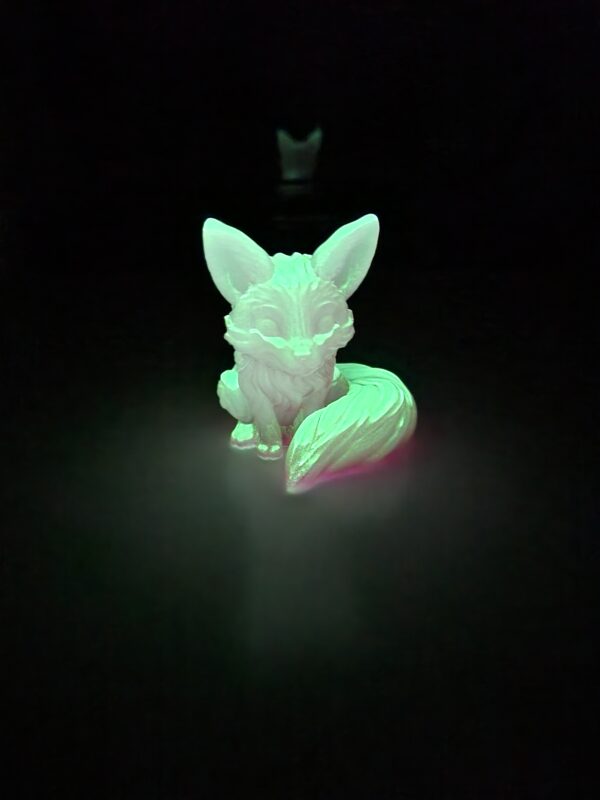 Veilleuse originale renard brillant en vert fluo dans l'obscurité.