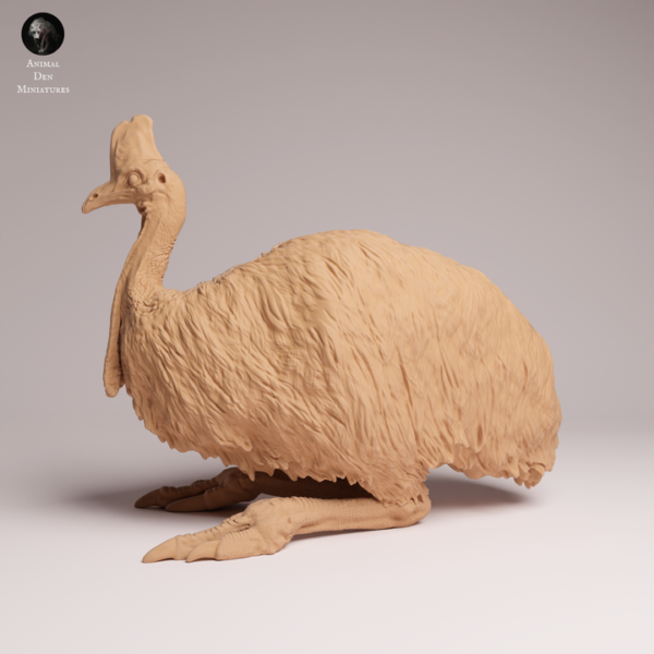 Figurine en résine brute de couleur beige d'un casoar à casque couché de profil à l'échelle 1/24