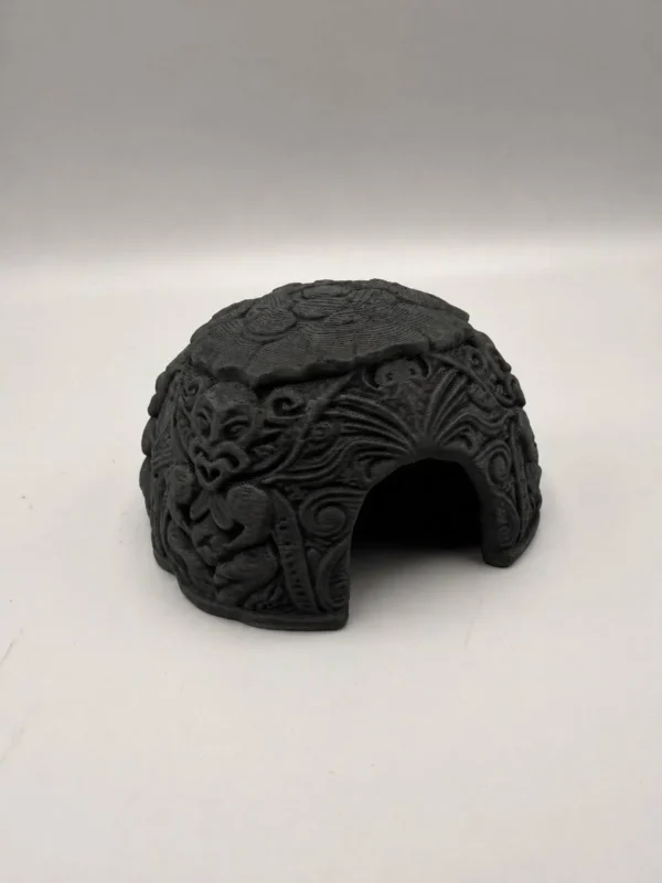 cachette-dome-reptile-maori-a-peindre Cachette dôme reptile à peindre avec motifs tribaux Maori, idéale pour décorer votre terrarium.