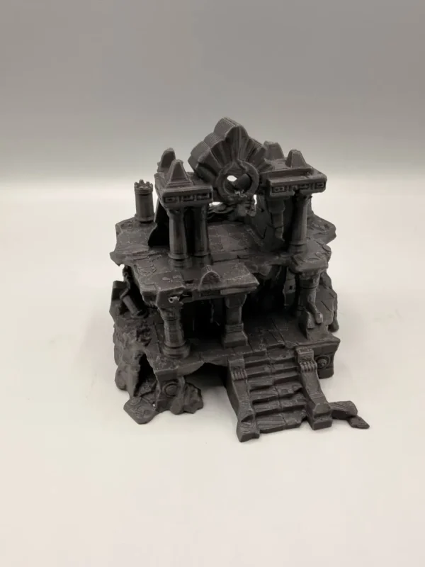 kit-architecture-antique-pla-brut Vue du kit d'architecture antique en PLA à peindre en version brute, révélant la complexité des détails avant finitions.
