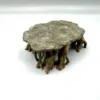 Accessoire d'aménagement pour terrarium tropical vu de trois-quarts, mettant en évidence les passages pour petits insectes.