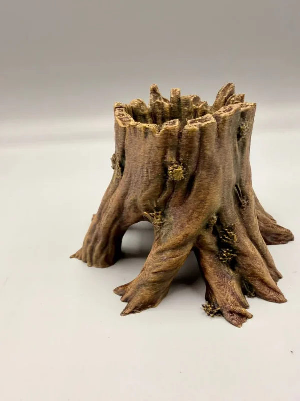 accessoire-reptile-grotte-impression-3d Zoom sur l'arche de l'accessoire pour reptile mettant en valeur la texture écorce et la précision d'impression 3D.