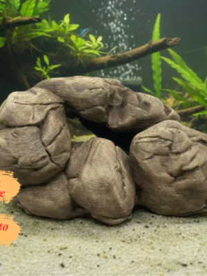 cachette-rocheuse-arche-pla Grotte rocheuse texturée en forme d'arche pour terrarium posée sur un fond clair, montrant les détails des strates minérales.