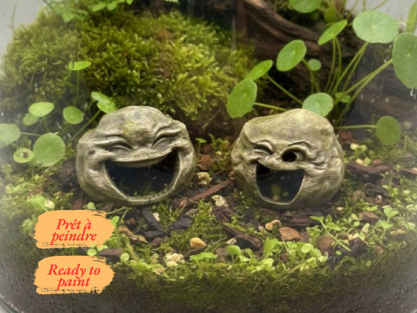 cachette-originale-terrarium-peinte Cachette originale terrarium à peindre en forme de visage souriant, parfaitement intégrée comme grotte pour reptile.