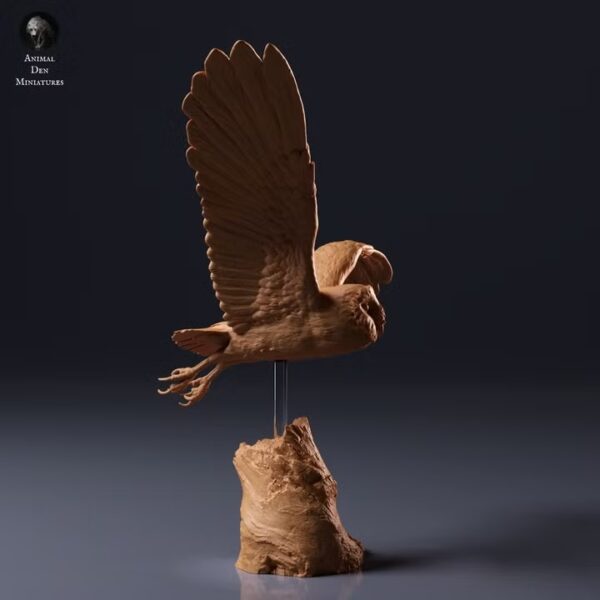 La figurine rapace pour diorama fixée sur son socle imitant une souche d'arbre grâce à une tige transparente, créant une belle illusion de lévitation.